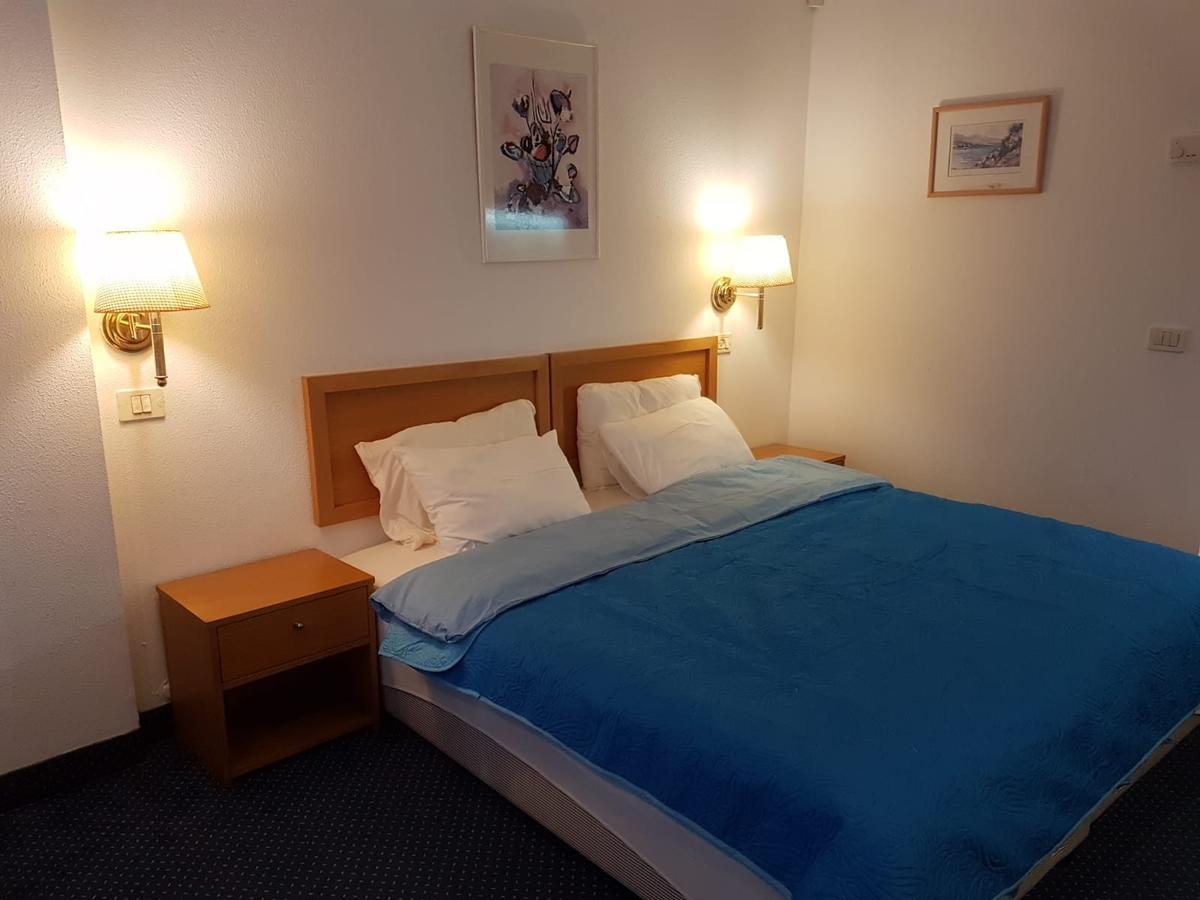 Carmel Mountain Motel Хайфа Екстериор снимка